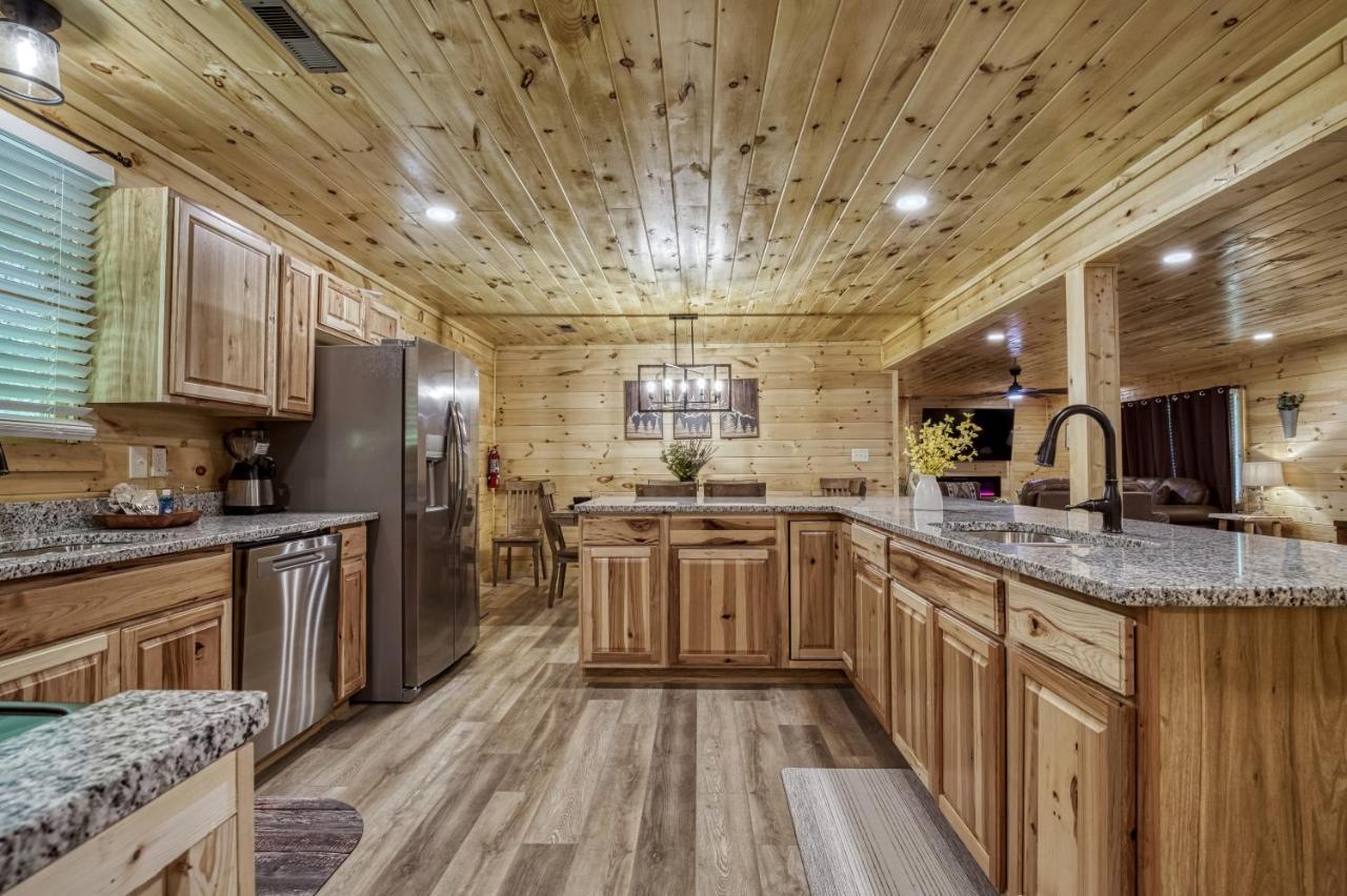 Hidden Creek, Pool Table, Hot Tub, 1089 Free Tickets Each Paid Day, Dollywood And More Гатлинбург Экстерьер фото